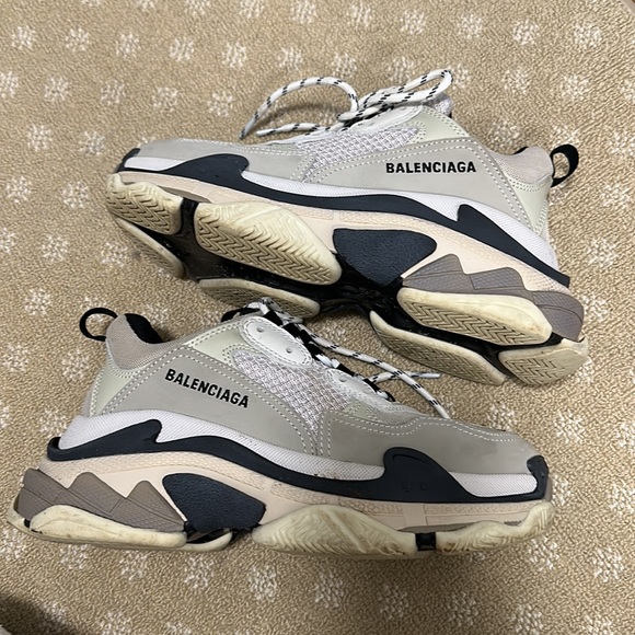 Balenciaga triple s sneaker size 38 - Picture 2 of 6